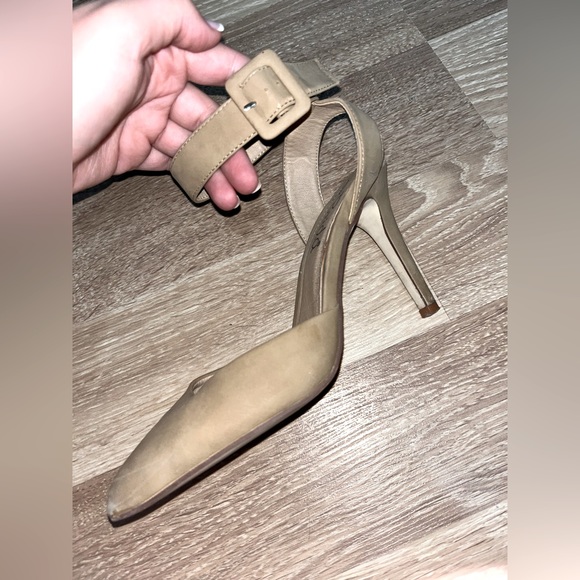 Tan heels - Picture 1 of 6